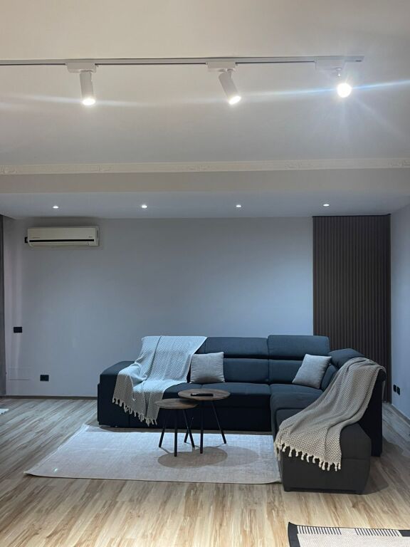 2+1,i mobiluar te bill clinton,mbikalimi i komunes,650 euro