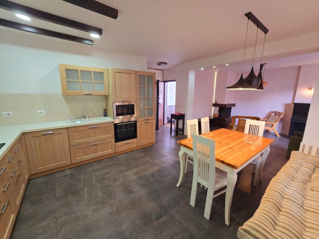 APARTAMENT DUBLEX 2+1 +2 PER SHITJE PRANE ISH RAJONIT