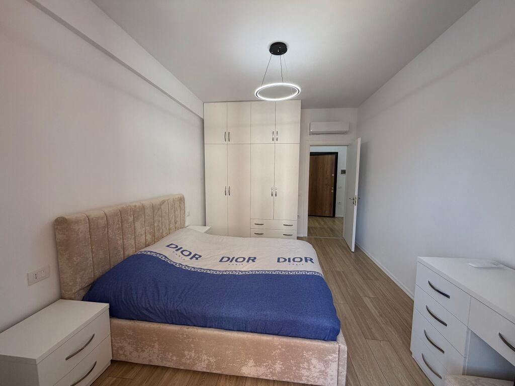 Jepet me Qera Apartament 1+1 , Astir