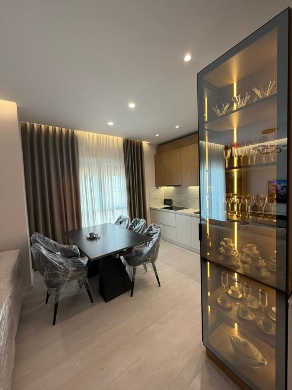 Apartament 1+1 me qira + 2 poste parkimi – Xhamllik