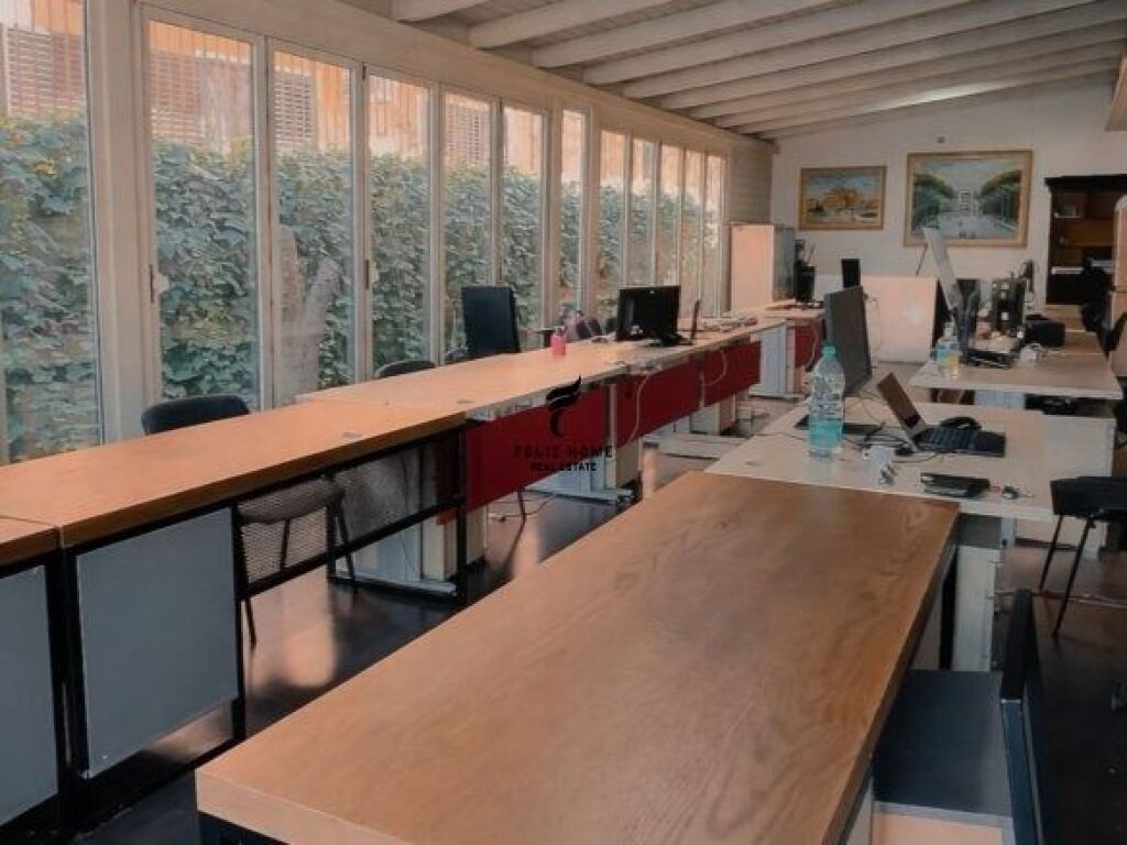 ZYRE ME QERA 216 M2 RRUGA E ELBASANIT 3.000 EURO FH-68754