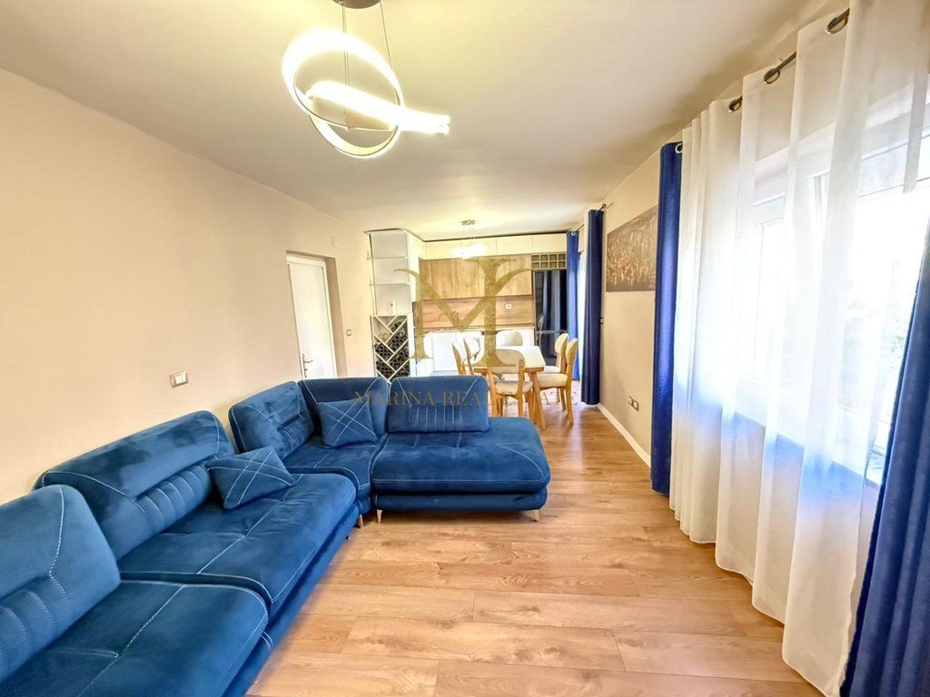 SHITET APARTAMENT 2+1+2 TUALETE PRANE QENDRRES TEK MUZEUMI DURRES !