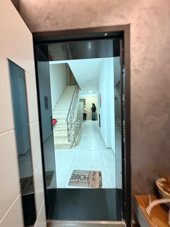 Apartament 2+1 me qera — Rruga e Portit