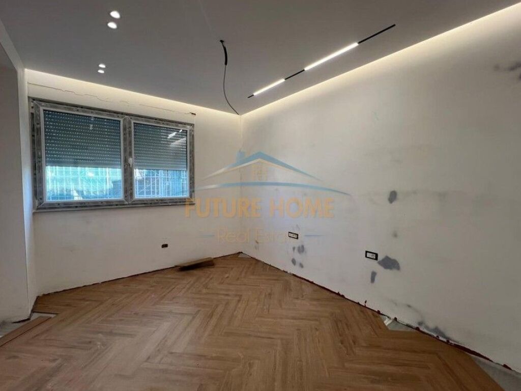 Shitet, Apartament 2+1+2, Ish Ekspozita,Tirane