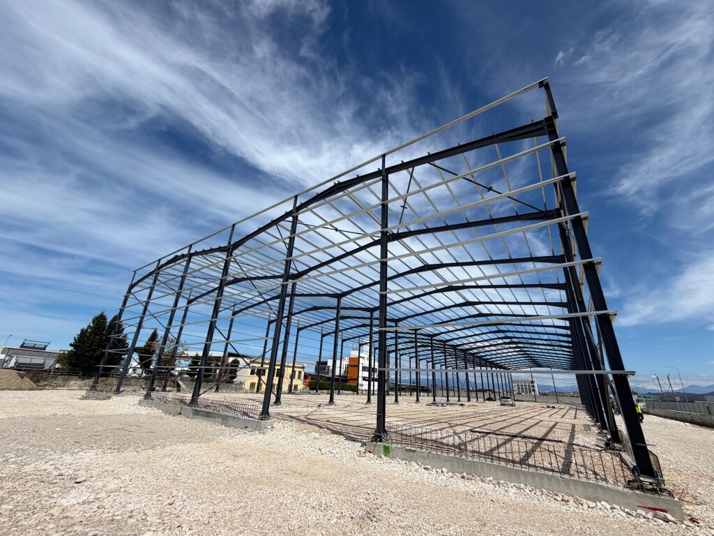 JEPET ME QERA KAPANON PRANE METRIN NE AUTOSTRADE, DURRES