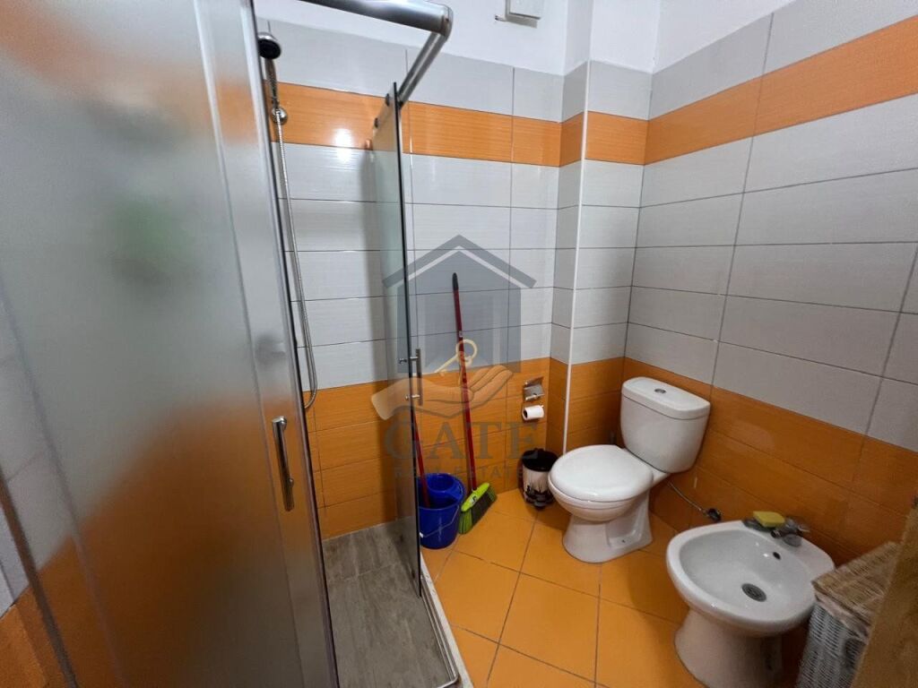 Jepet me qira apartament 1+1 në zonën e Shkëmbit të Kavajës