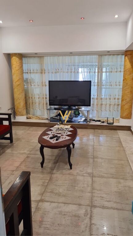 JEPET ZYRE 145 M2 ME QERA TE QYTETI STUDENTI 80.000 LEKE