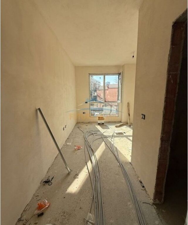 For sale, Apartment 2+1+2+Storage, near Alidemi Field, Tirana., Tirana.