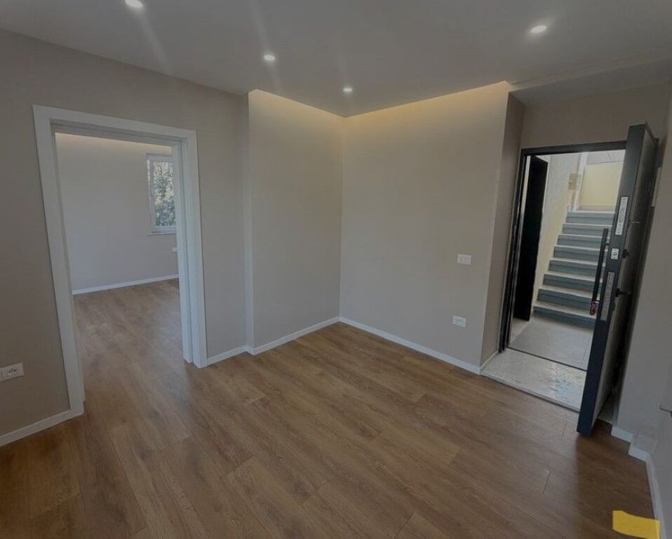 Qera, Apartament 1+1 , Rruga Mine Peza, Tiranë 400 €