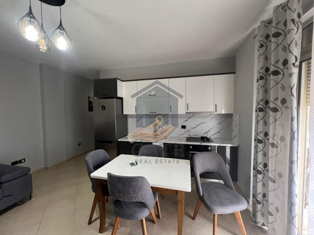 Jepet me qira apartament 1+1 në zonën e Shkëmbit të Kavajës