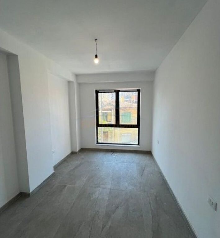 Qera, Ambient biznesi,Myslym Shyri