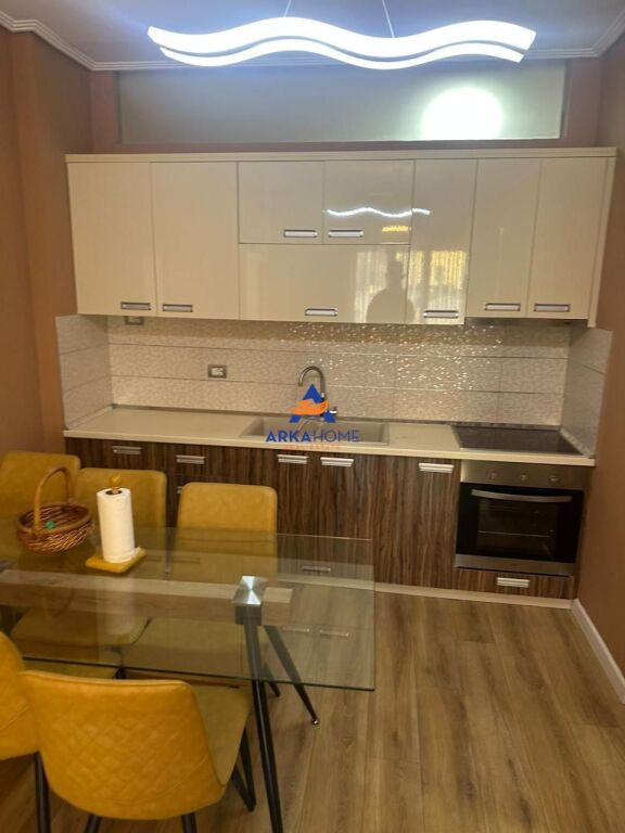 AFFITTASI APPARTAMENTO 2+1+BALCONE "AL LAGO DI TIRANA" 700 EURO