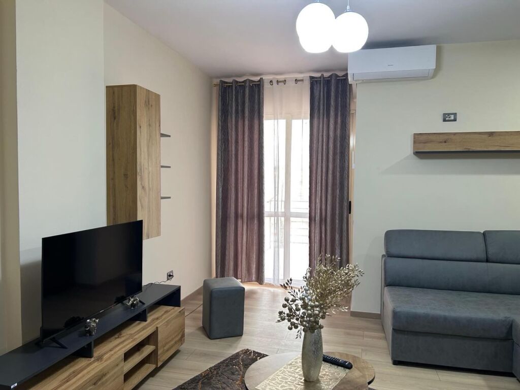 🏠 APARTAMENT ME QIRA – RRUGA E KAVAJËS ✨ Përballë Delijorgjit ✨