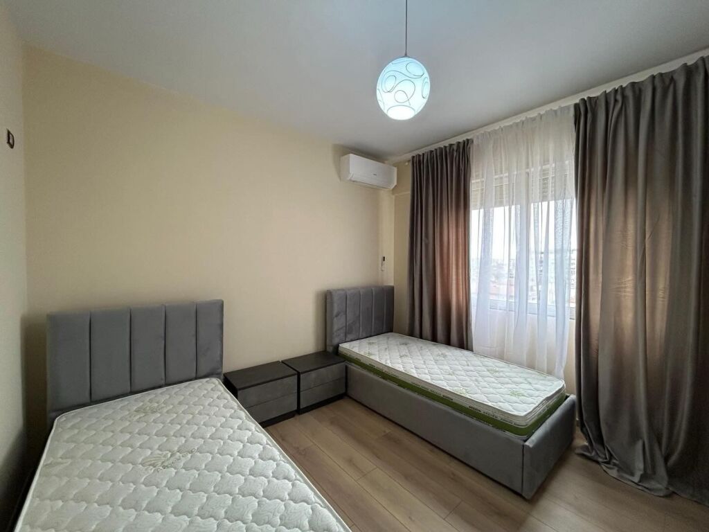 🏠 APARTAMENT ME QIRA – RRUGA E KAVAJËS ✨ Përballë Delijorgjit ✨