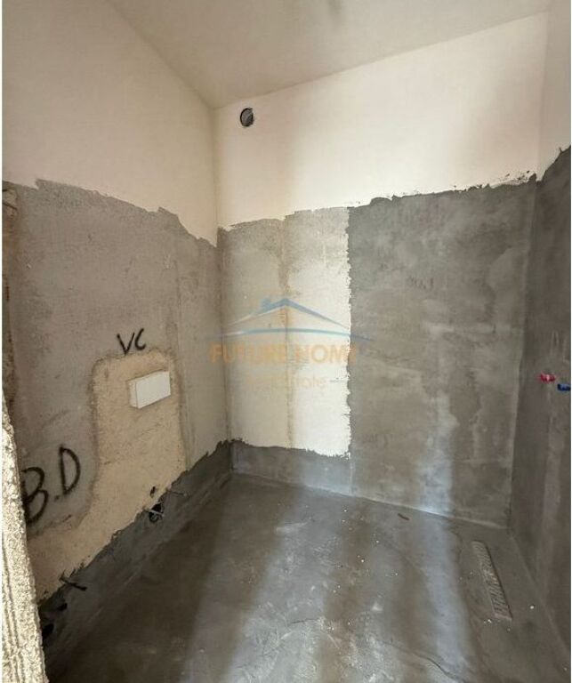 For sale, Apartment 2+1+2+Storage, near Alidemi Field, Tirana., Tirana.