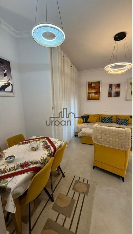 Affitto, Appartamento 2+1+2, Centro, Tirana - 1200€ | 110 m²