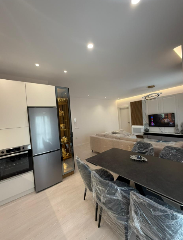 Appartamento 1+1 in Affitto – Xhamllik - 🅿️ 2 posti auto