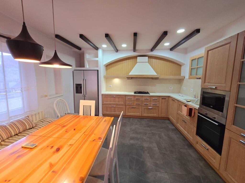 APARTAMENT DUBLEX 2+1 +2 PER SHITJE PRANE ISH RAJONIT