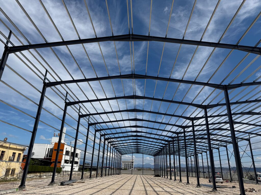 JEPET ME QERA KAPANON PRANE METRIN NE AUTOSTRADE, DURRES