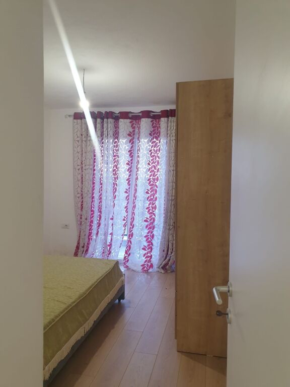 Apartament 3+1 per qera ne Kombinat !