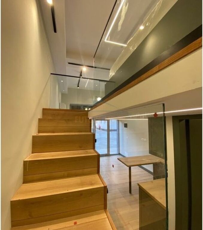 Shitet, Garsoniere, Materniteti I Ri