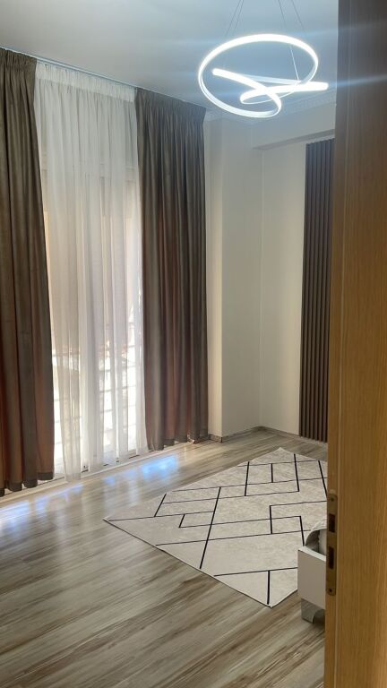 2+1,i mobiluar te bill clinton,mbikalimi i komunes,650 euro