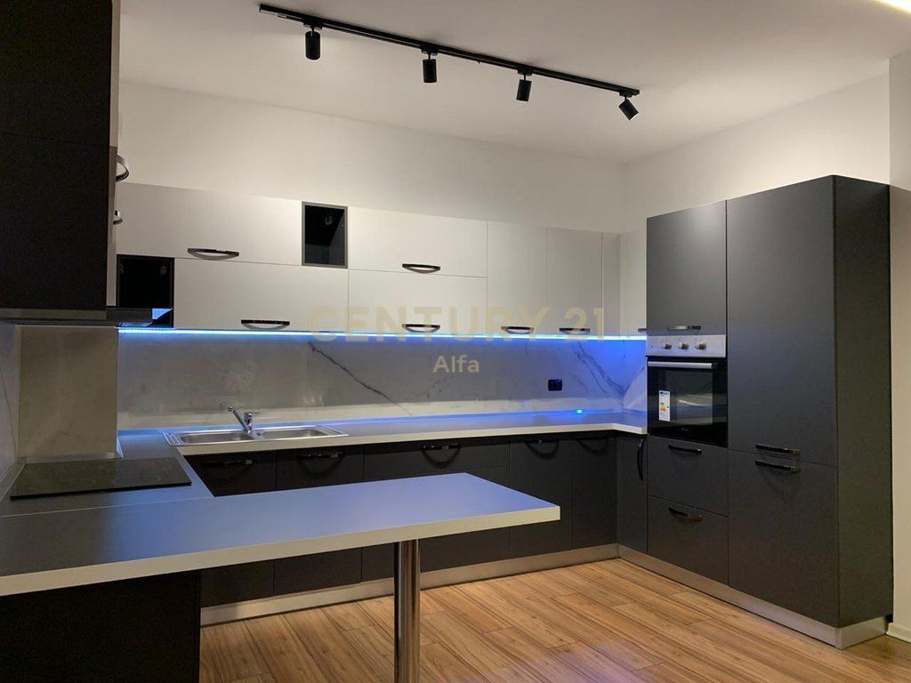 APARTAMENT ME QIRA 1+1 TEK LICEU ARTISTIK ! 950 € /Muaj