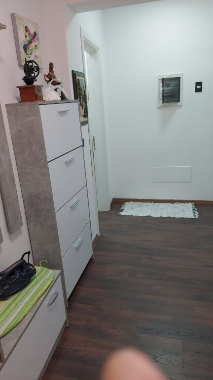 Me Qira – Apartament 1+1 pranë Markates