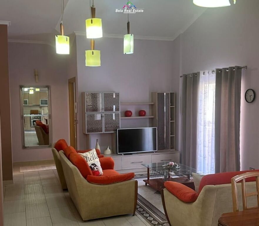 Vile Me Qera 3+1 Tek Komuna e Parisit (ID BV22604) Tirane