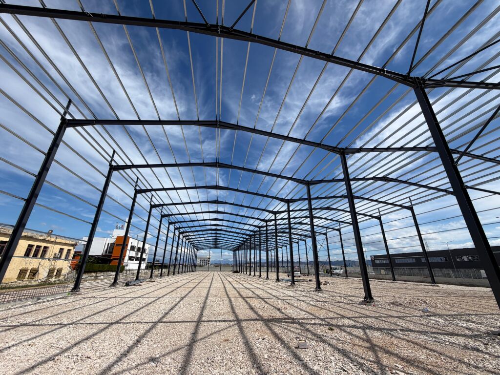 JEPET ME QERA KAPANON PRANE METRIN NE AUTOSTRADE, DURRES