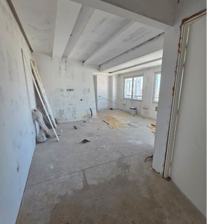 Shitet, Apartament 1+1+2, tek Ish Ekspozita, Tiranë