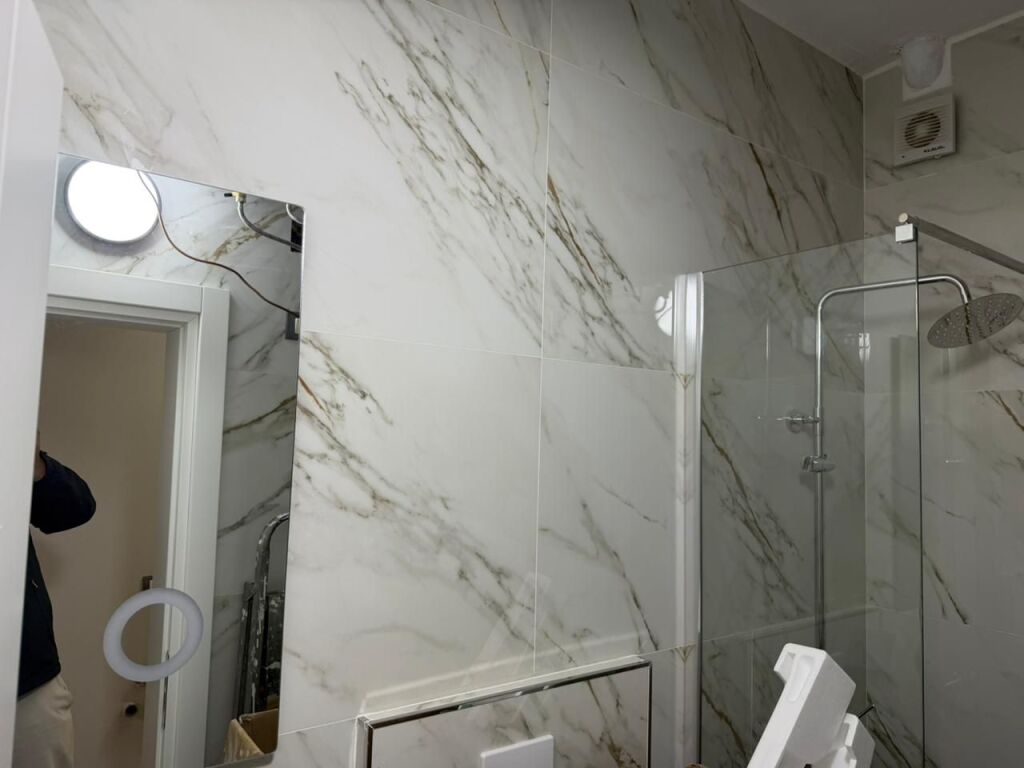 Shitet Garzoniere  shkembi kavajes  