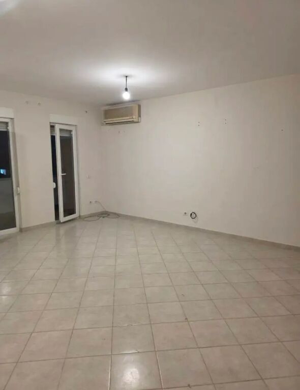 Jepet apartament 2+1+2 me qira ne Tirane, rruga Frosina Plaku