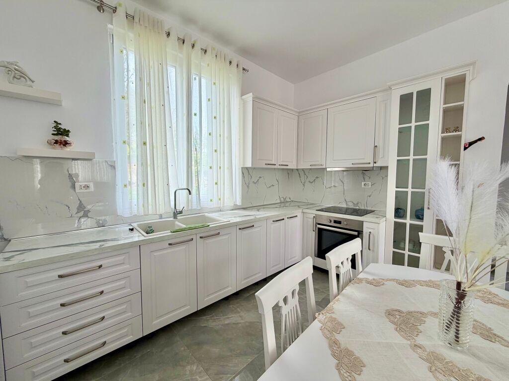 Shtëpi private 2+1 , 1-katëshe për Qira 📍 Baldushk