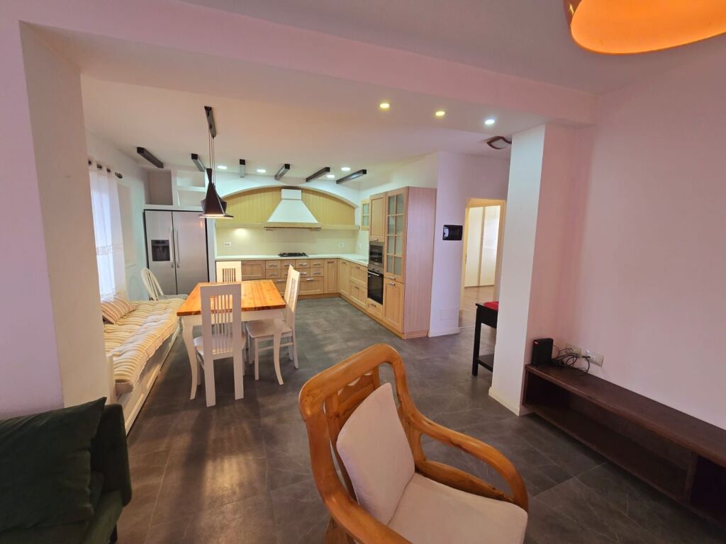 APARTAMENT DUBLEX 2+1 +2 PER SHITJE PRANE ISH RAJONIT