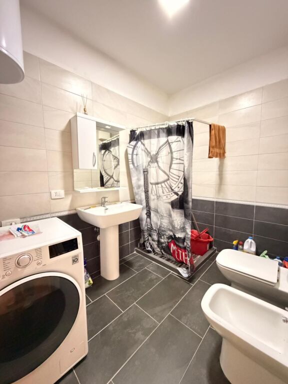 Shitet Apartament 3+1+2 - Ish Fabrika e Bukës, Durrës