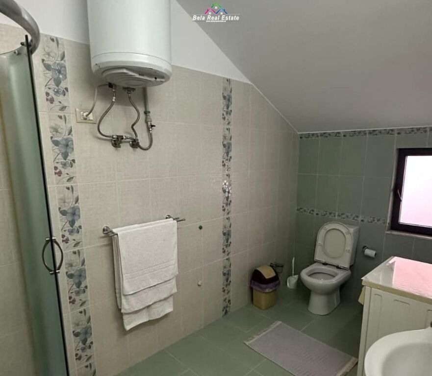 Vile Me Qera 3+1 Tek Komuna e Parisit (ID BV22604) Tirane