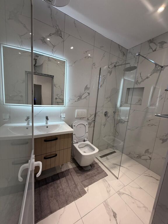 APARTAMNET ME QERA - RR. “5 MAJI”, MBAS QENDRES CONCORD,