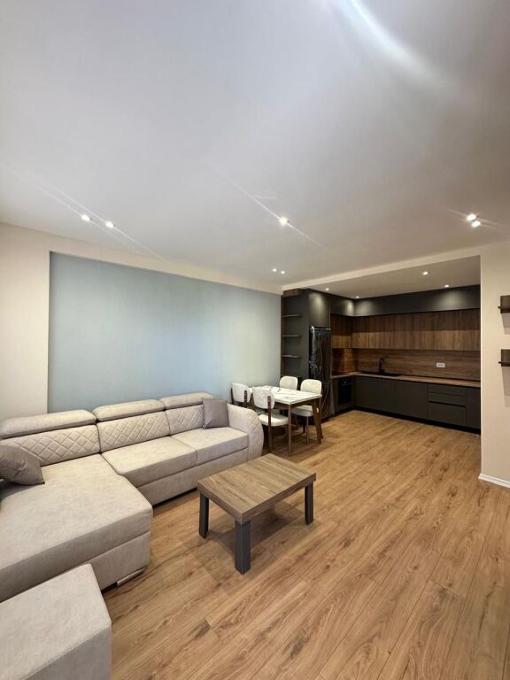 1+1,me post parkimi,urban gate astir,500 euro