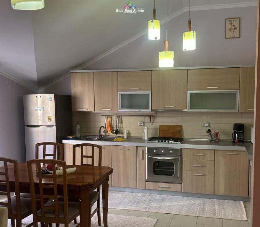 Vile Me Qera 3+1 Tek Komuna e Parisit (ID BV22604) Tirane