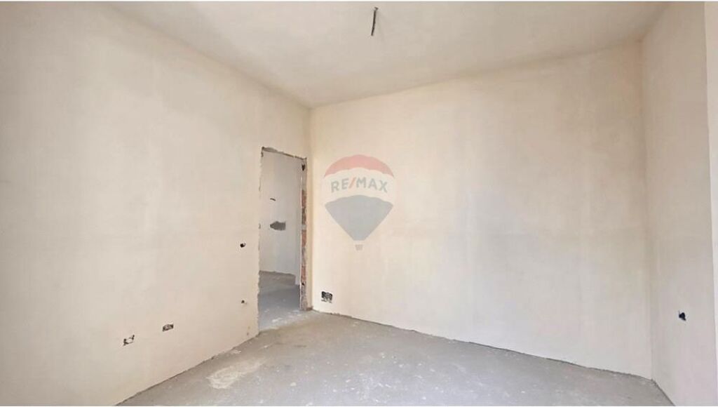 APARTAMENT 1+1 NË SHITJE PRANË PORTIT – VLORË