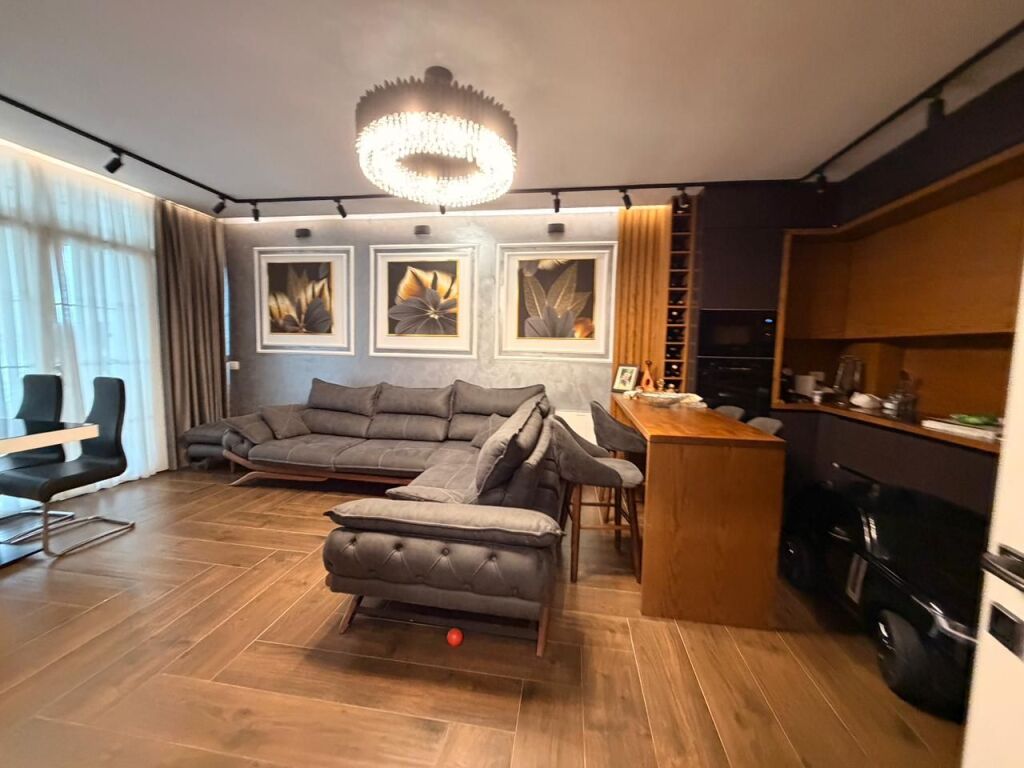 Apartament 2+1 me qera — Rruga e Portit