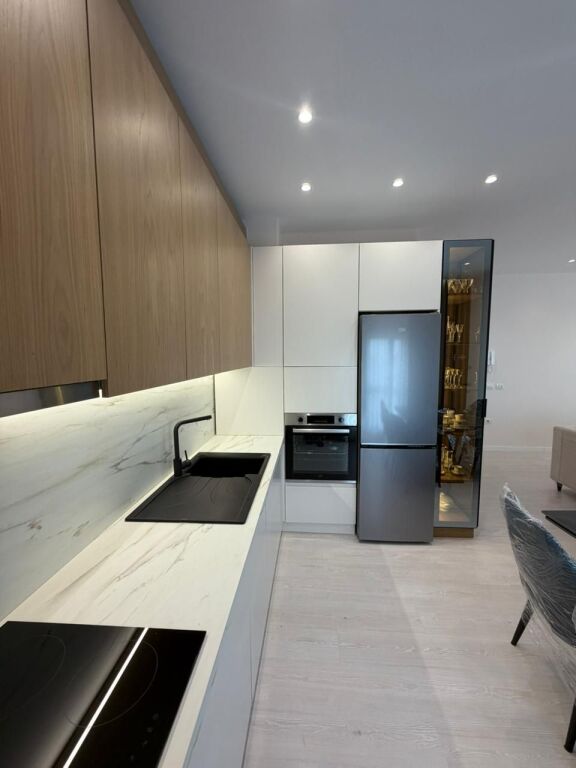 Apartament 1+1 me qira + 2 poste parkimi – Xhamllik