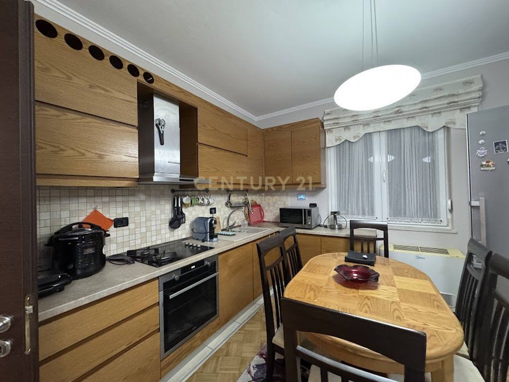 JAPIM ME QIRA 2+1 PRANE POSTES NR. 8 1,000 € /Muaj