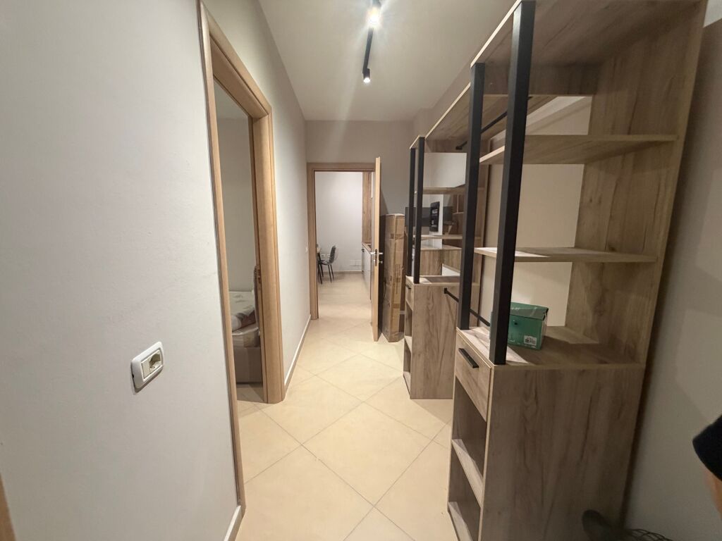 2+1,i mobiluar per here te pare,rruga peti liqeni i thate,650 euro