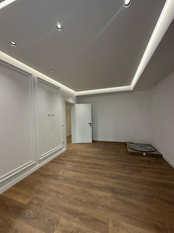 Ambient zyrash/biznesi prane Shkolles se Baletit