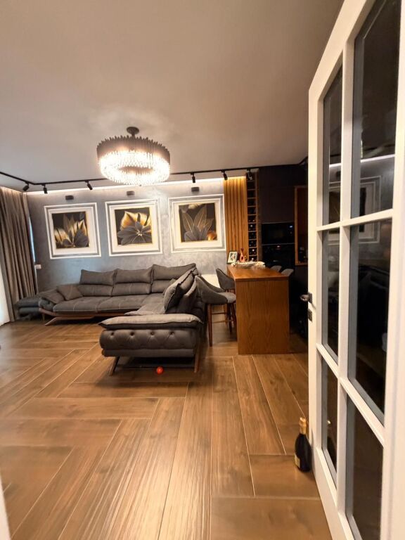 Apartament 2+1 me qera — Rruga e Portit