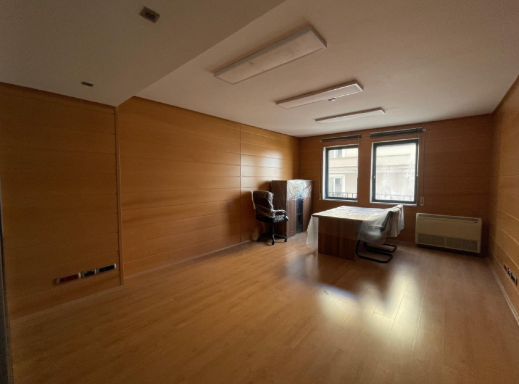 Apartment / Premises for Clinic for Sale – Overpass of the Commune of Paris