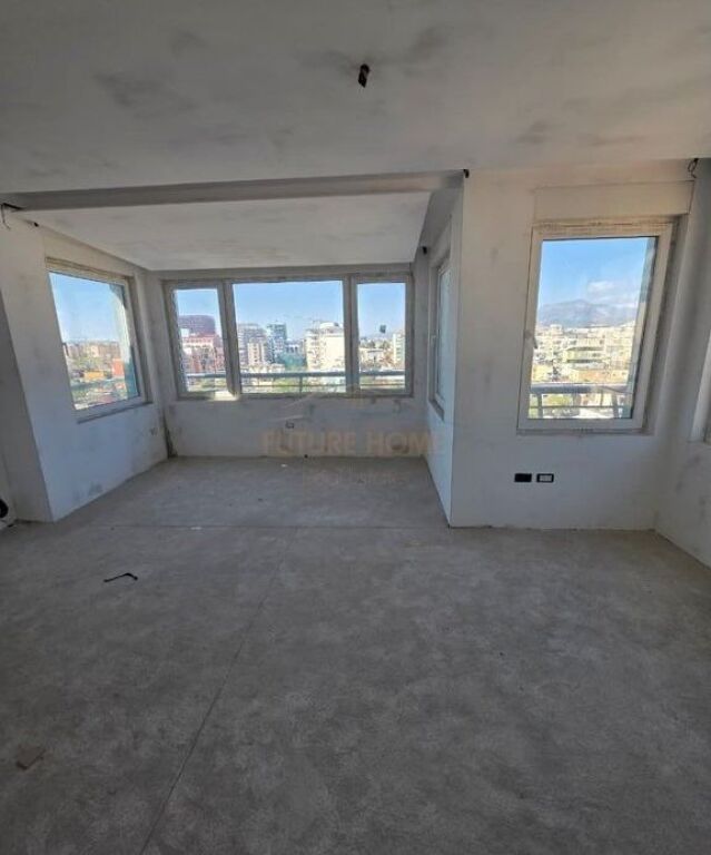 Shitet, Apartament 1+1+2, tek Ish Ekspozita, Tiranë