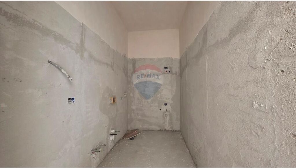 APARTAMENT 1+1 NË SHITJE PRANË PORTIT – VLORË